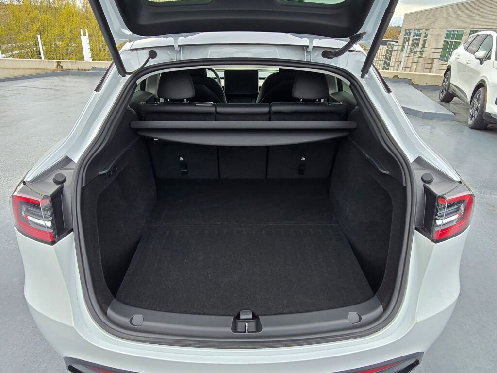 Used 2024 Tesla Model Y Long Range AWD/4WD image 13