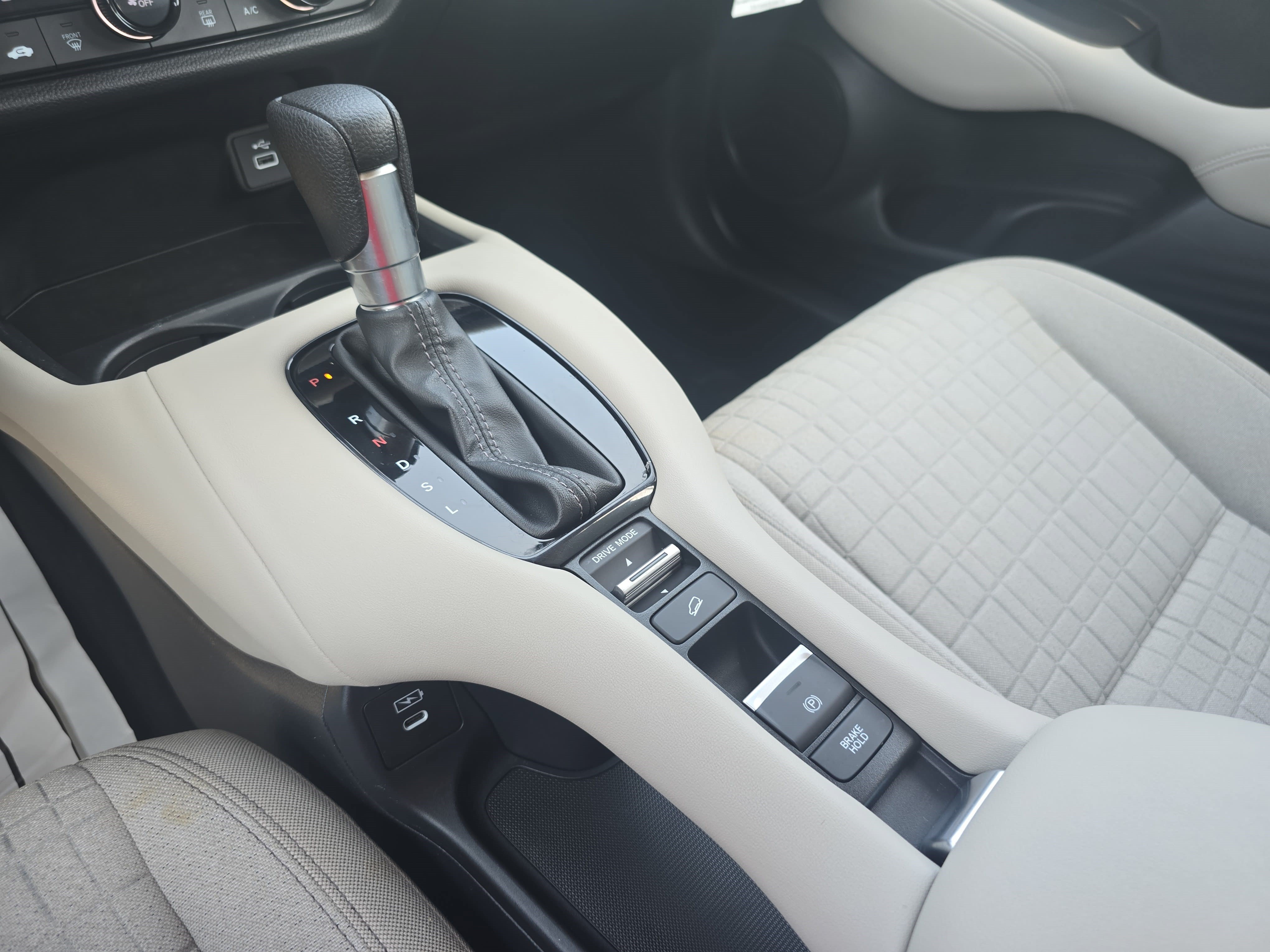 Used 2024 Honda HR-V LX image 23