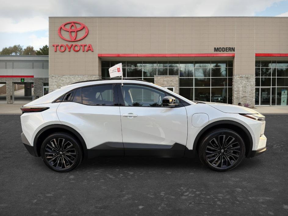 Used 2026 Toyota C-HR AWD/4WD image 4
