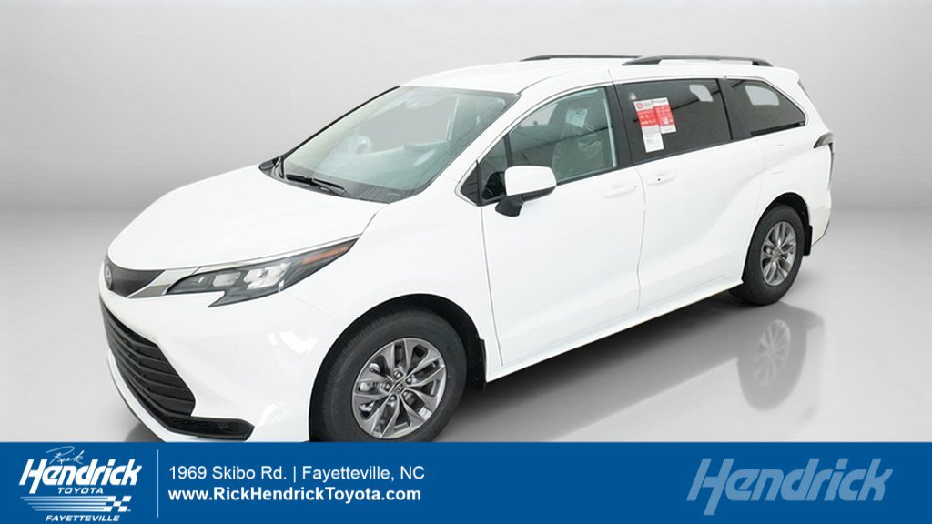 New 2026 Toyota Sienna LE FWD image 1
