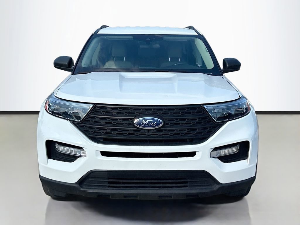 Used 2024 Ford Explorer XLT w/ Equipment Group 202A image 2