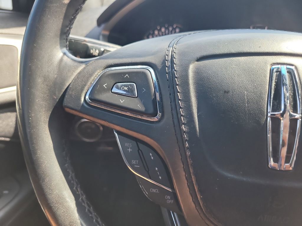 Used 2020 Lincoln MKZ w/ Convenience Package image 27