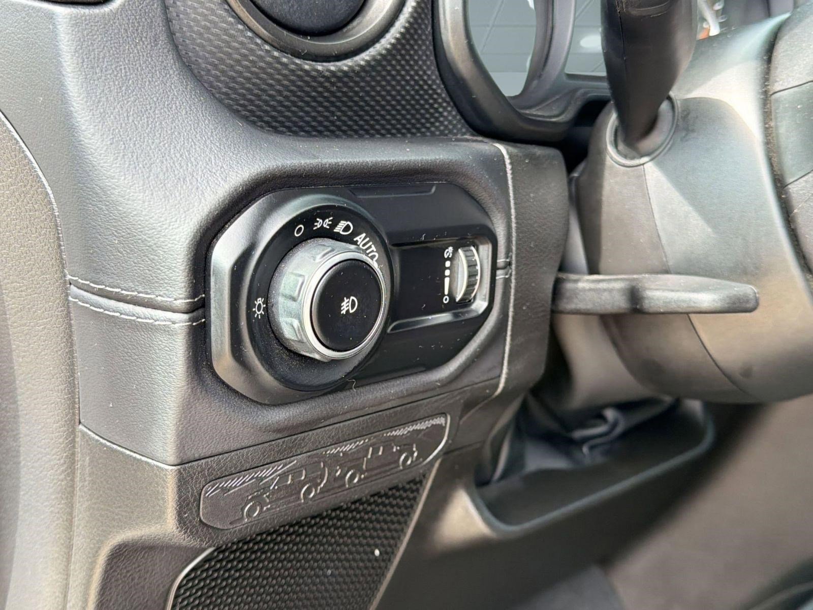 Used 2025 Jeep Wrangler Unlimited Rubicon image 17