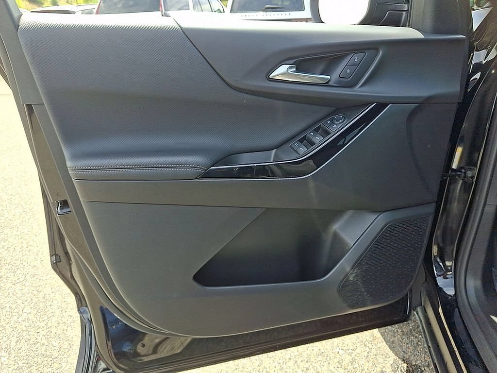 Used 2025 Chevrolet Equinox LT AWD/4WD image 12