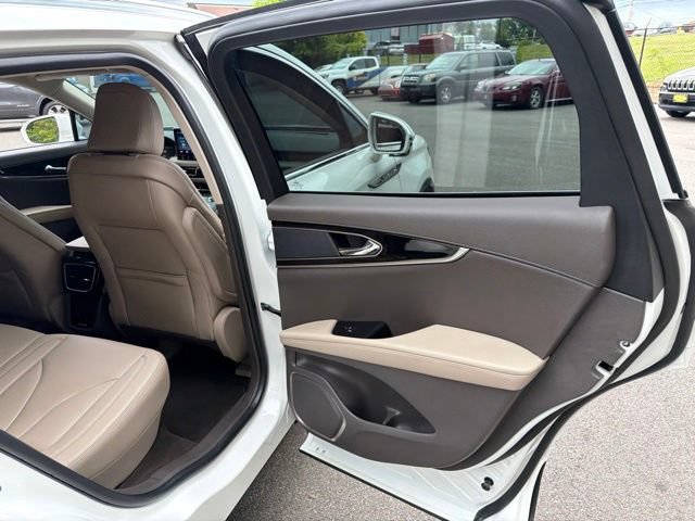 Certified 2022 Lincoln Nautilus AWD w/ Premium Package image 17