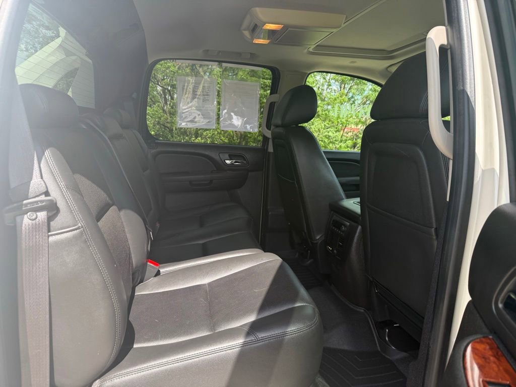 Used 2013 Chevrolet Avalanche LTZ AWD/4WD image 10
