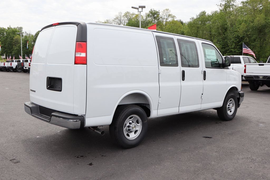New 2025 Chevrolet Express 3500 w/ Chrome Appearance Package RWD image 22
