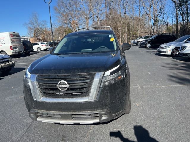 Used 2025 Nissan Pathfinder SL image 2