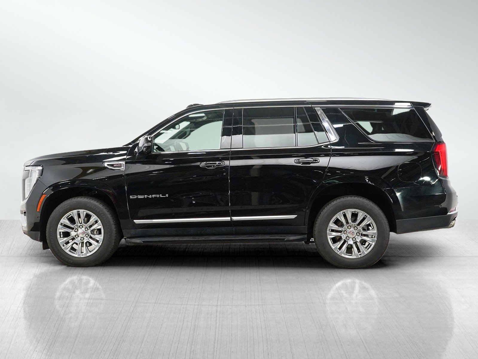 Used 2025 GMC Yukon Denali AWD/4WD image 2