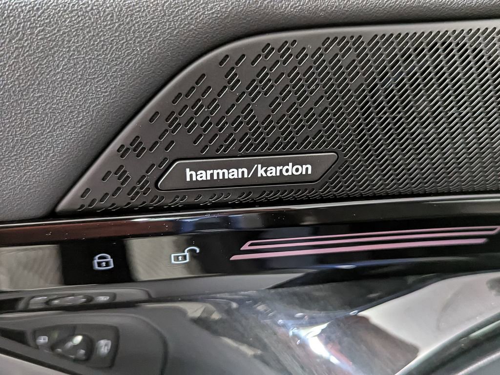 Used 2025 BMW 530i xDrive w/ Premium Package image 14