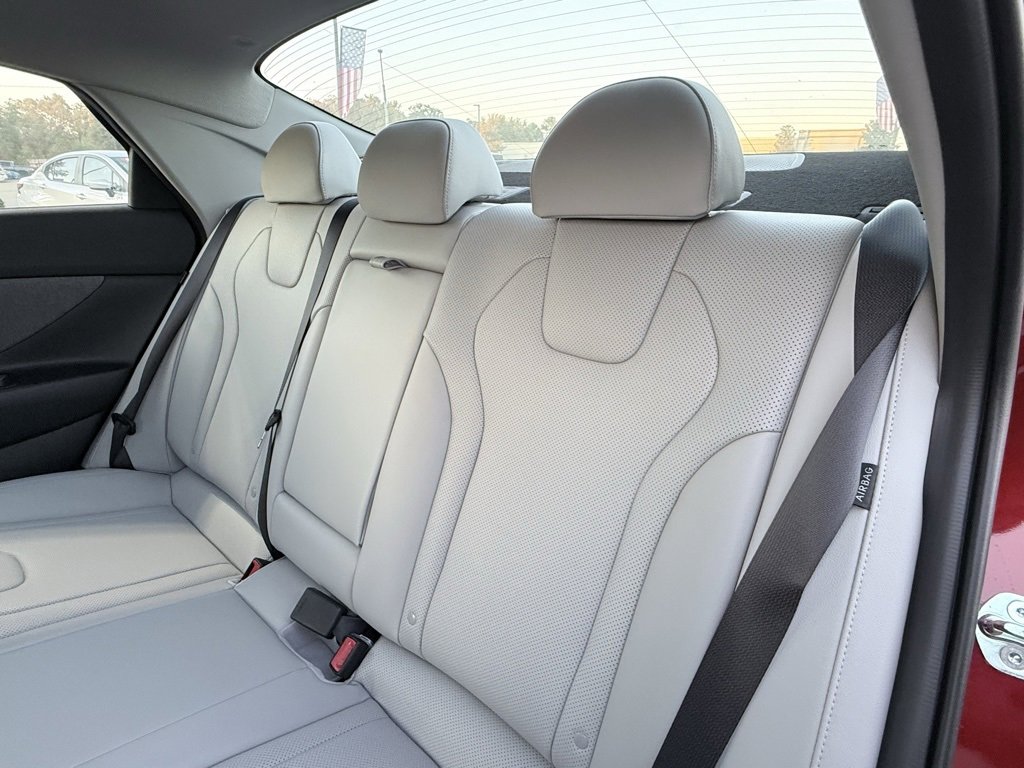 New 2025 Hyundai Elantra Limited image 27