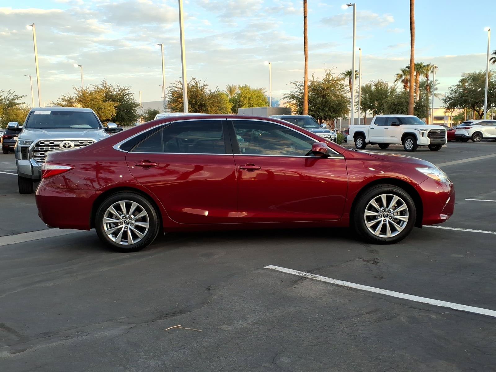 Certified 2017 Toyota Camry XLE FWD image 3