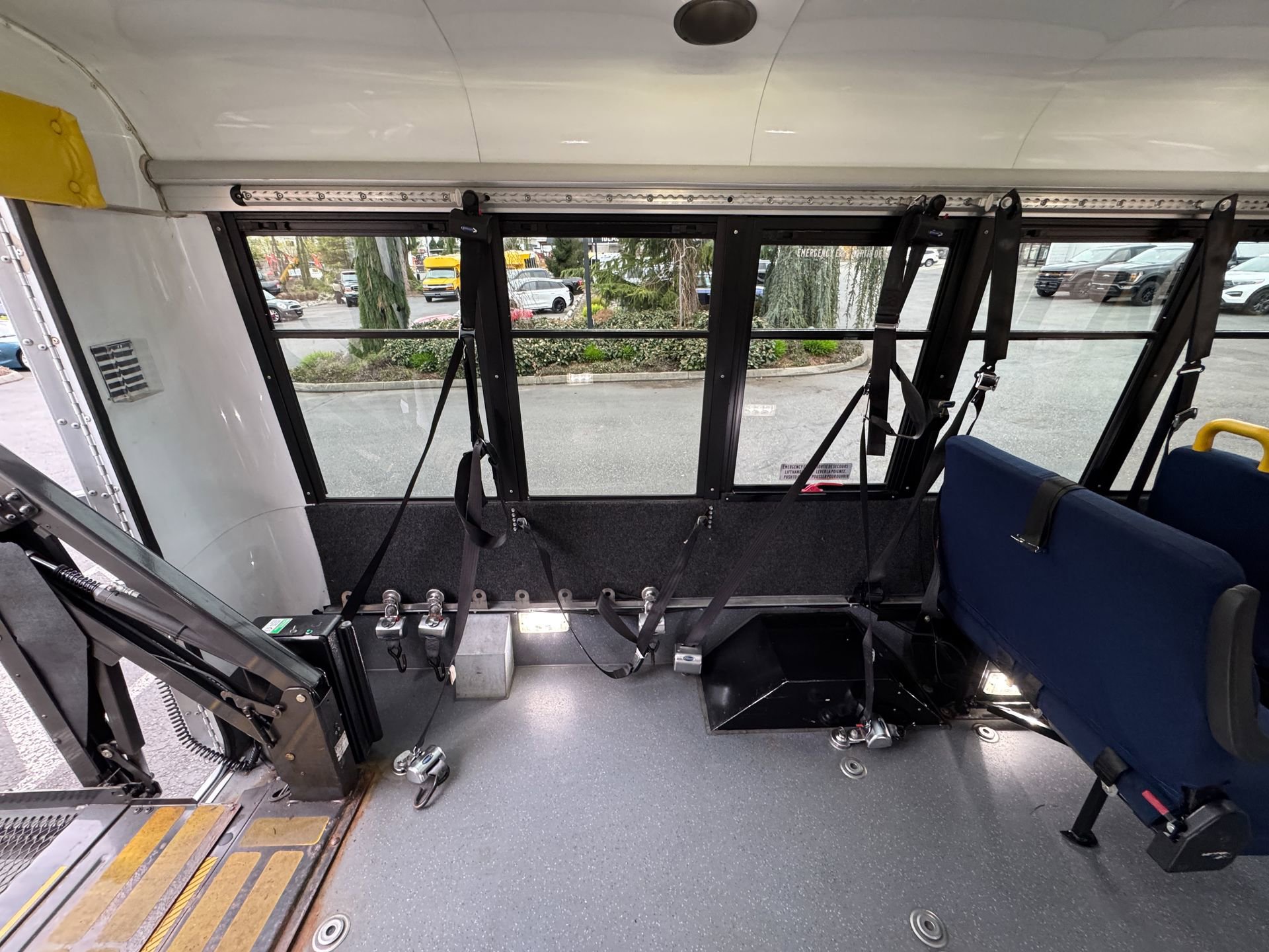 Used 2014 Chevrolet Express 3500 RWD image 23