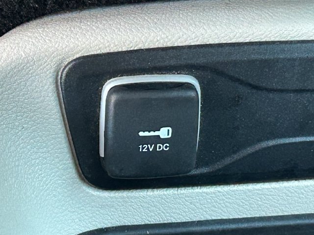 Used 2023 Chrysler Pacifica Touring-L FWD image 17