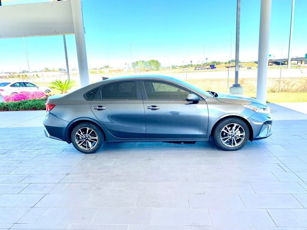 Used 2022 Kia Forte LXS w/ LXS Technology Package image 4