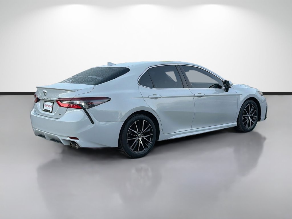 Used 2022 Toyota Camry SE FWD image 3