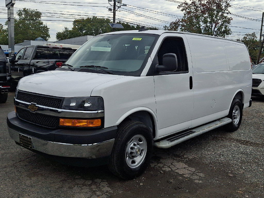Used 2025 Chevrolet Express 2500 w/ Driver Convenience Package RWD image 3