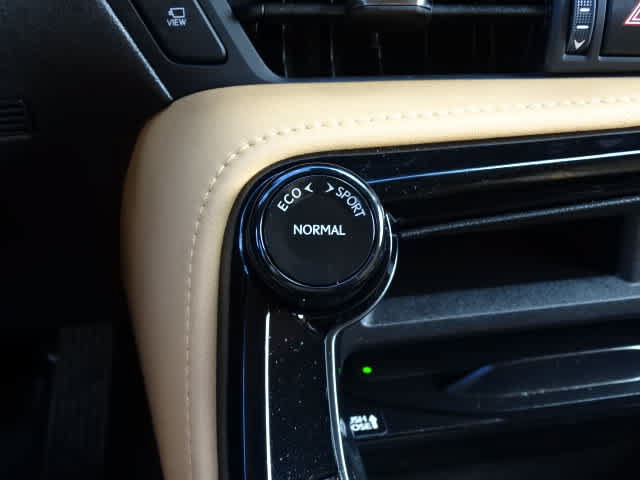 Used 2025 Lexus NX 350h AWD w/ Accessory Package (Z2) image 31