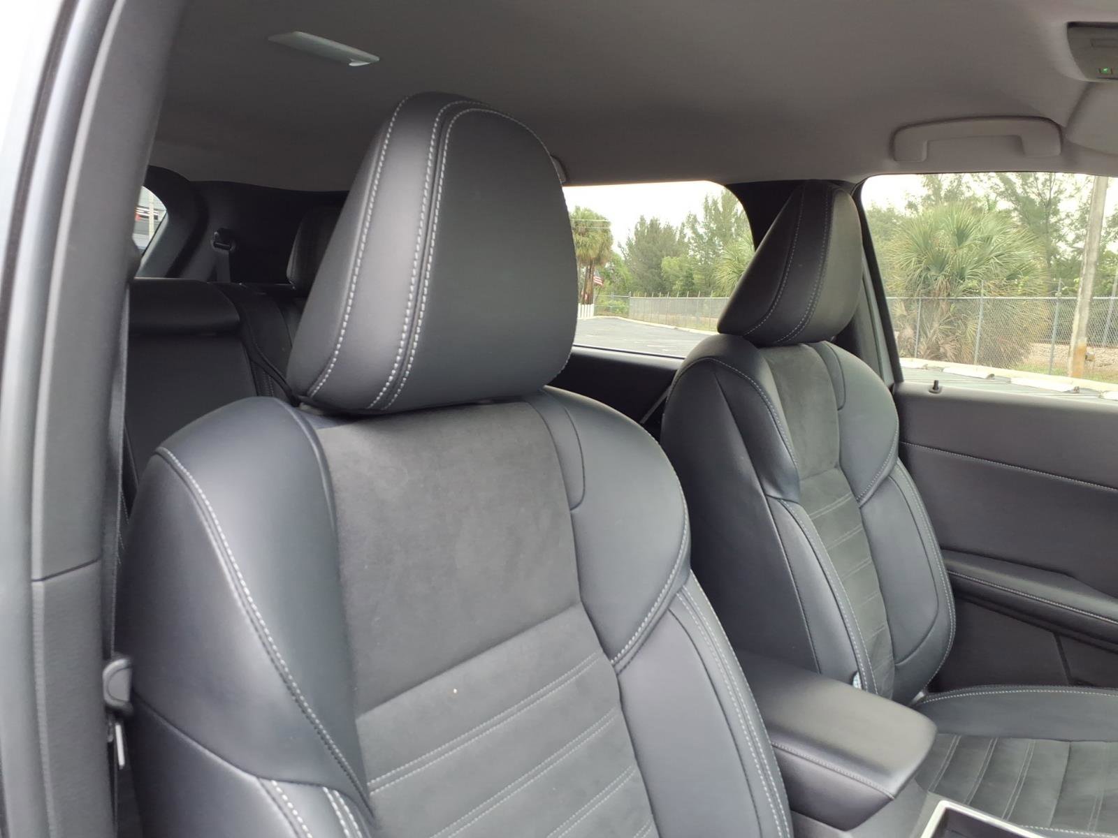 Used 2024 Mitsubishi Outlander SE image 11