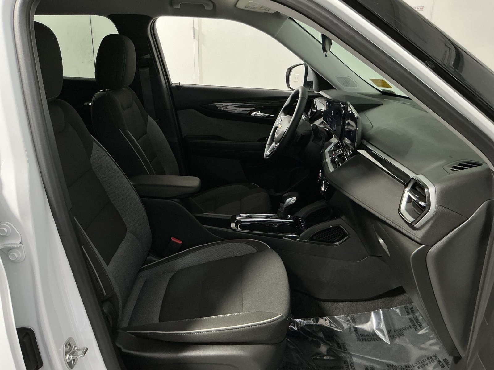 Used 2024 Chevrolet TrailBlazer LT w/ LT Cold Weather Package AWD/4WD image 25