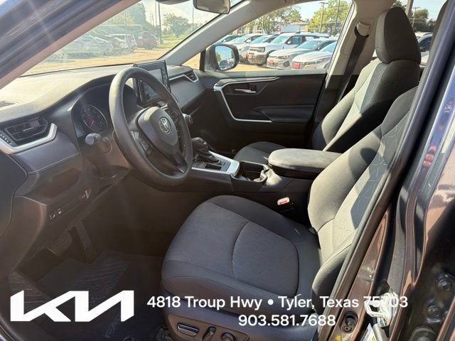 Used 2020 Toyota RAV4 XLE w/ Convenience Package FWD image 11