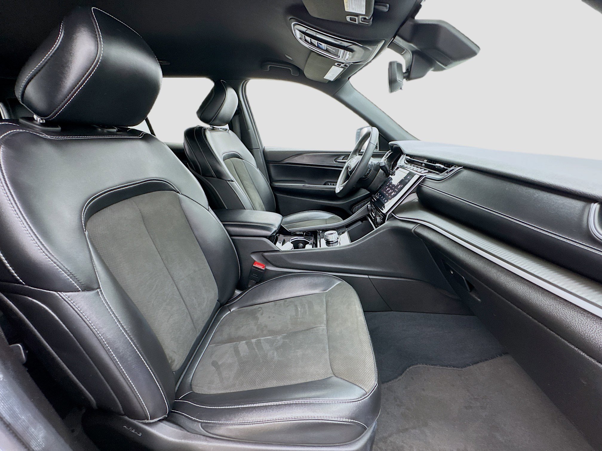 Used 2023 Jeep Grand Cherokee Altitude image 19