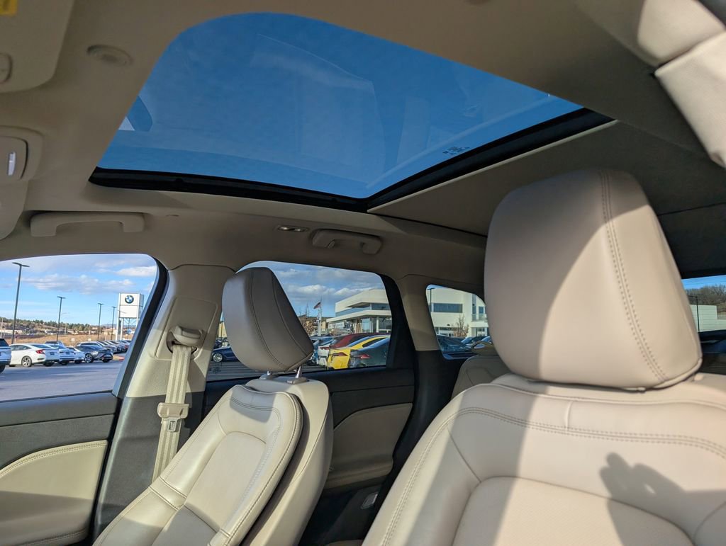 Used 2022 Lincoln Corsair AWD w/ Premium Package image 12