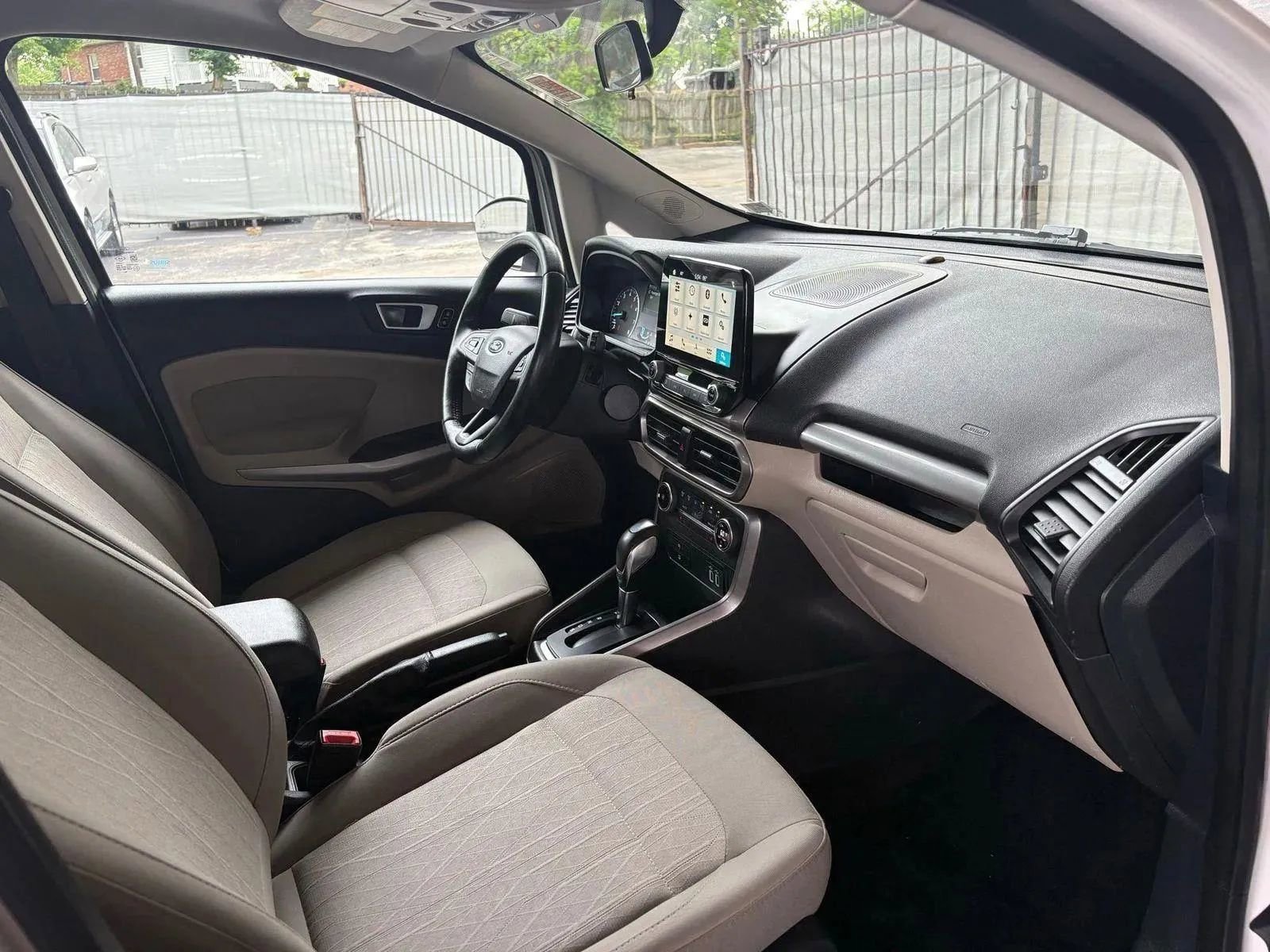 Used 2018 Ford EcoSport SE w/ SE Convenience Package image 16