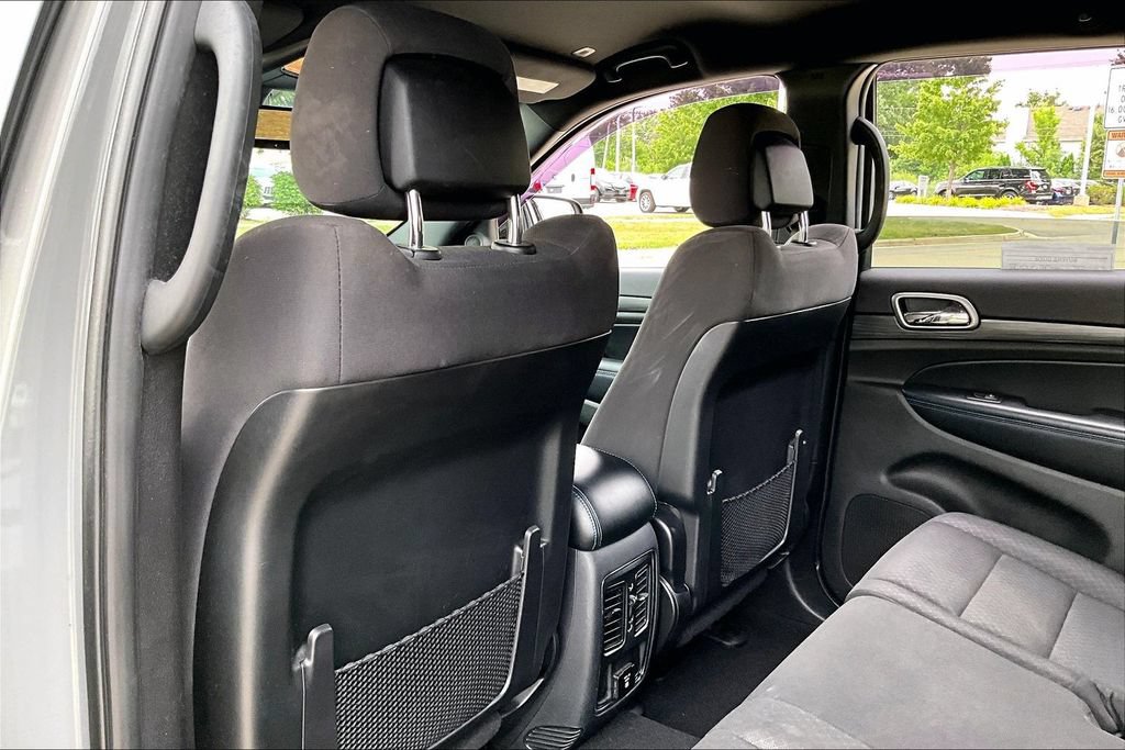 Used 2019 Jeep Grand Cherokee Laredo AWD/4WD image 30