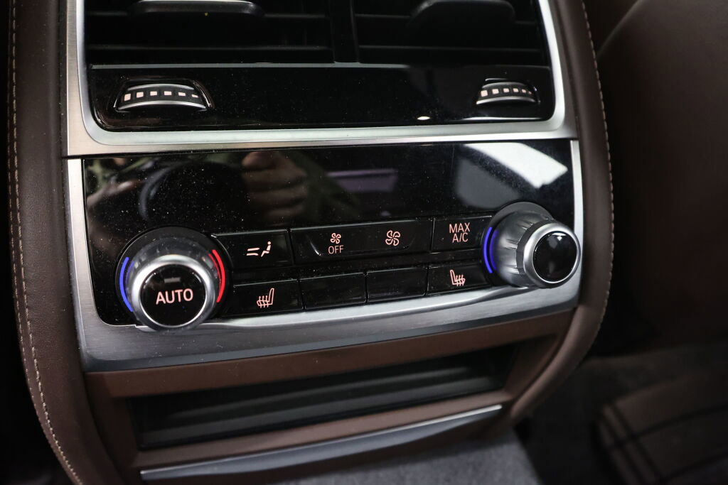 Used 2016 BMW 740i image 15