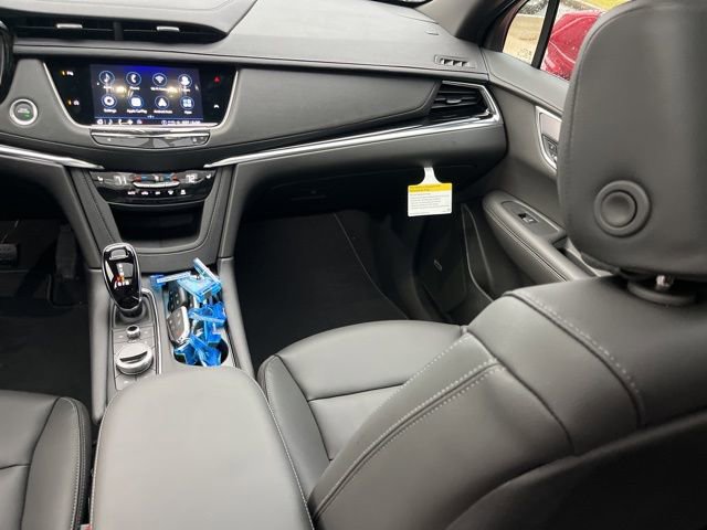 New 2025 Cadillac XT6 Luxury image 34