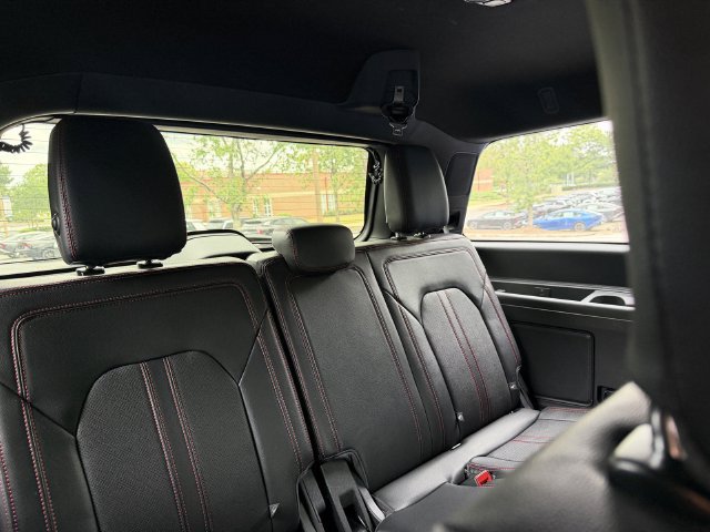 Used 2023 Ford Expedition Limited AWD/4WD image 38