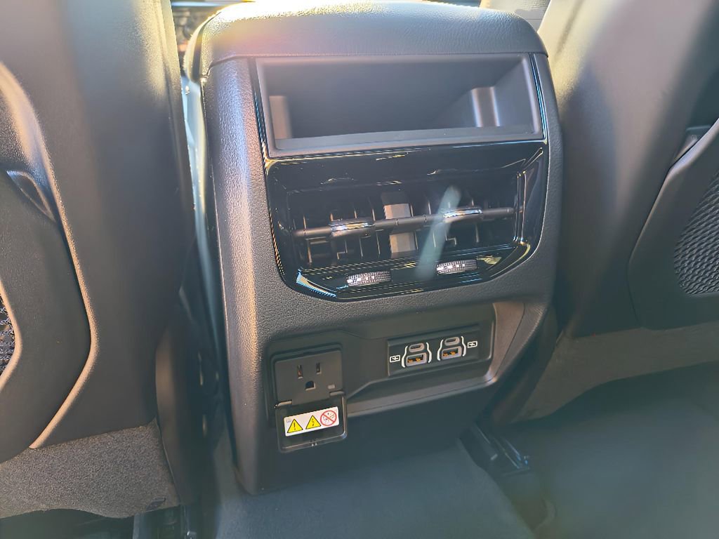 New 2025 Jeep Grand Cherokee Altitude image 30