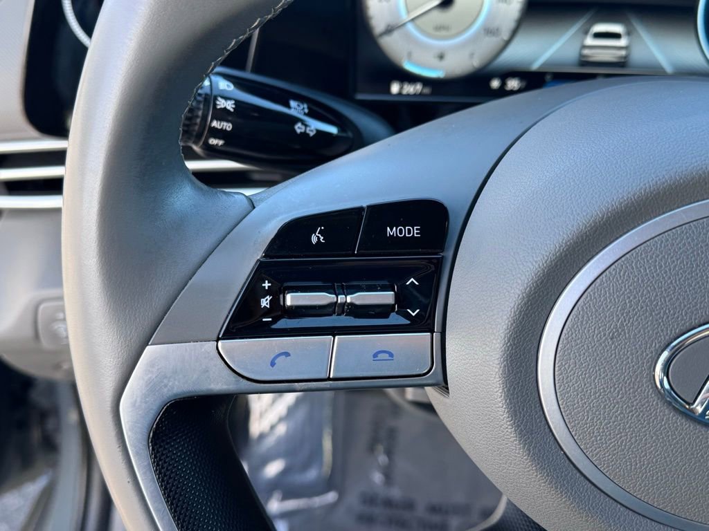 Used 2022 Hyundai Elantra SEL w/ Convenience + Premium Package image 14