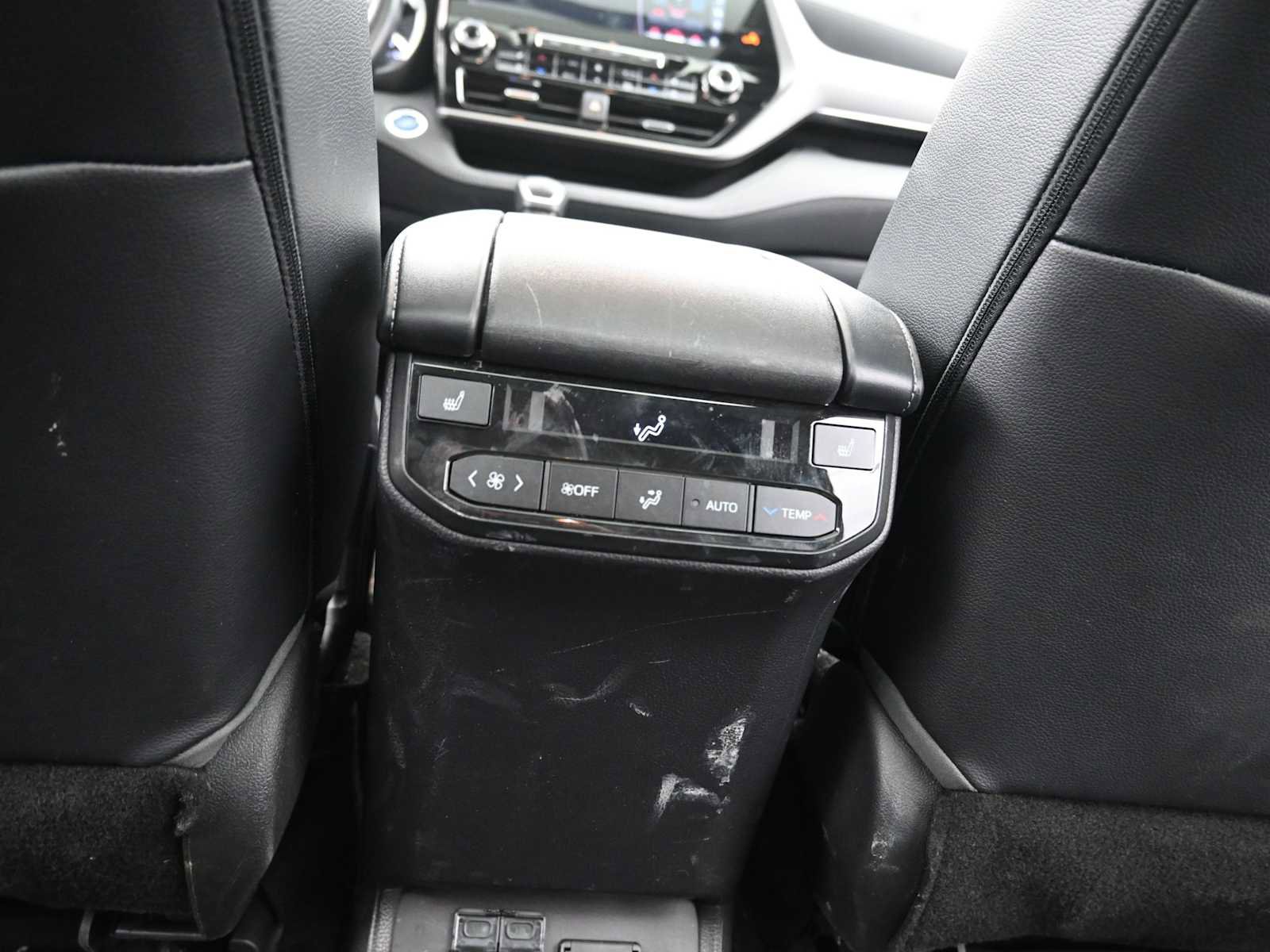 Used 2022 Toyota Highlander Platinum image 19