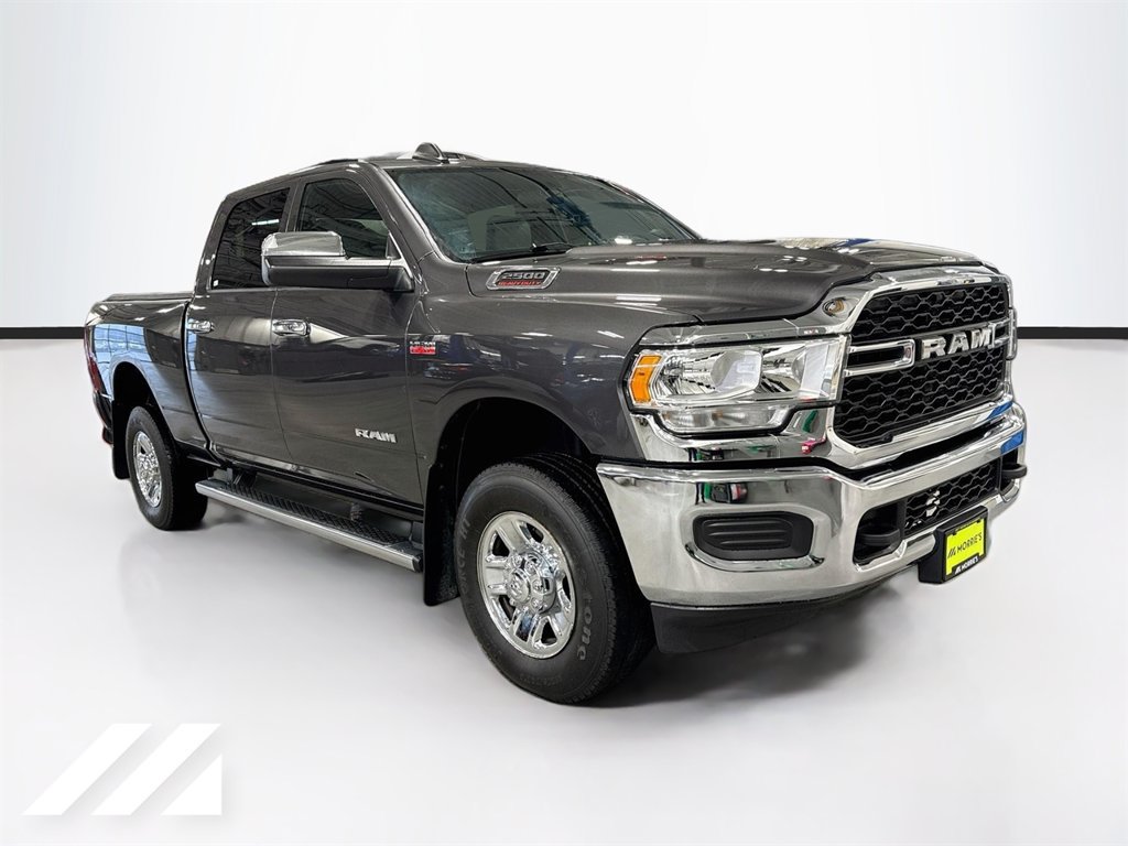 Used 2022 RAM 2500 Tradesman w/ Chrome Appearance Group AWD/4WD image 3