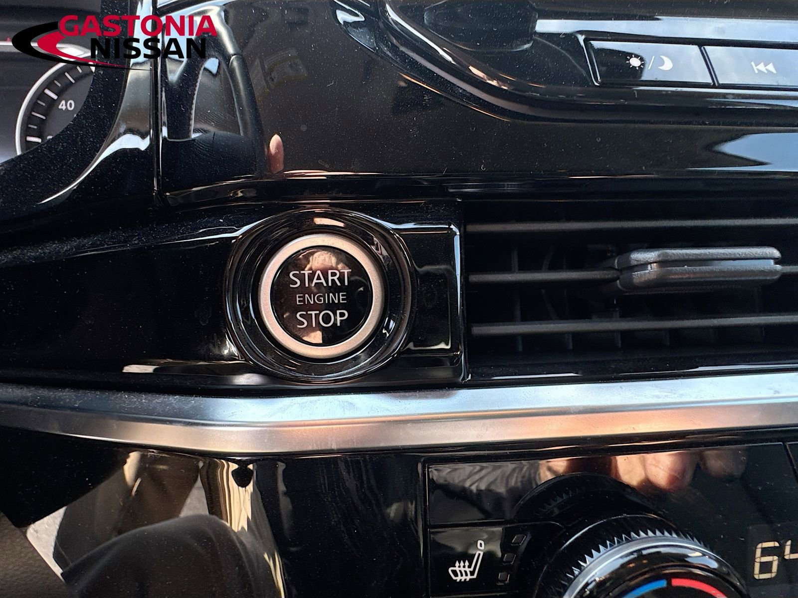 Used 2024 Nissan Pathfinder SL image 29