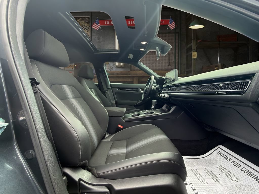 Used 2025 Honda Civic Sport image 15