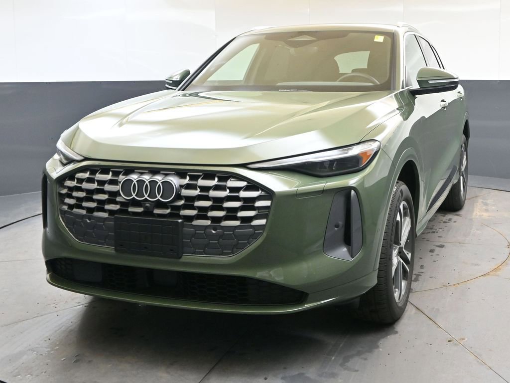 Certified 2025 Audi Q5 Premium Plus w/ Premium Plus image 1