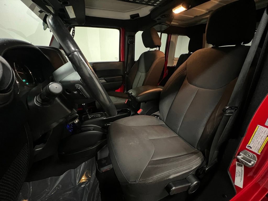 Used 2018 Jeep Wrangler Unlimited Sport w/ Connectivity Group AWD/4WD image 28