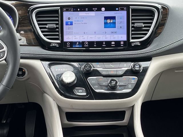 Used 2023 Chrysler Pacifica Limited FWD image 19