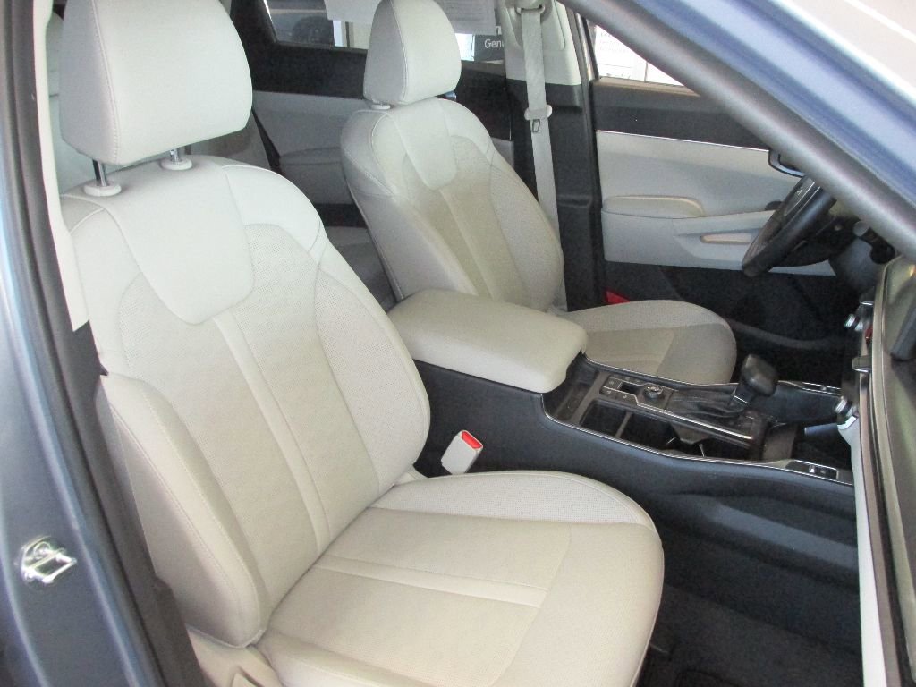 Used 2025 Kia Sorento S image 28