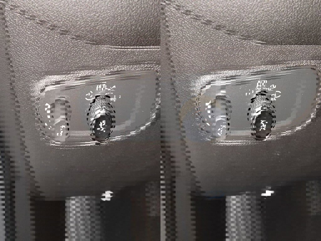 Used 2023 Chevrolet Equinox LT image 17