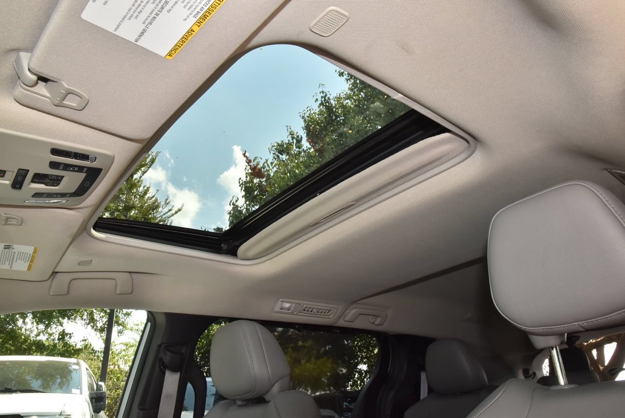 Used 2025 Toyota Sienna XLE FWD image 34