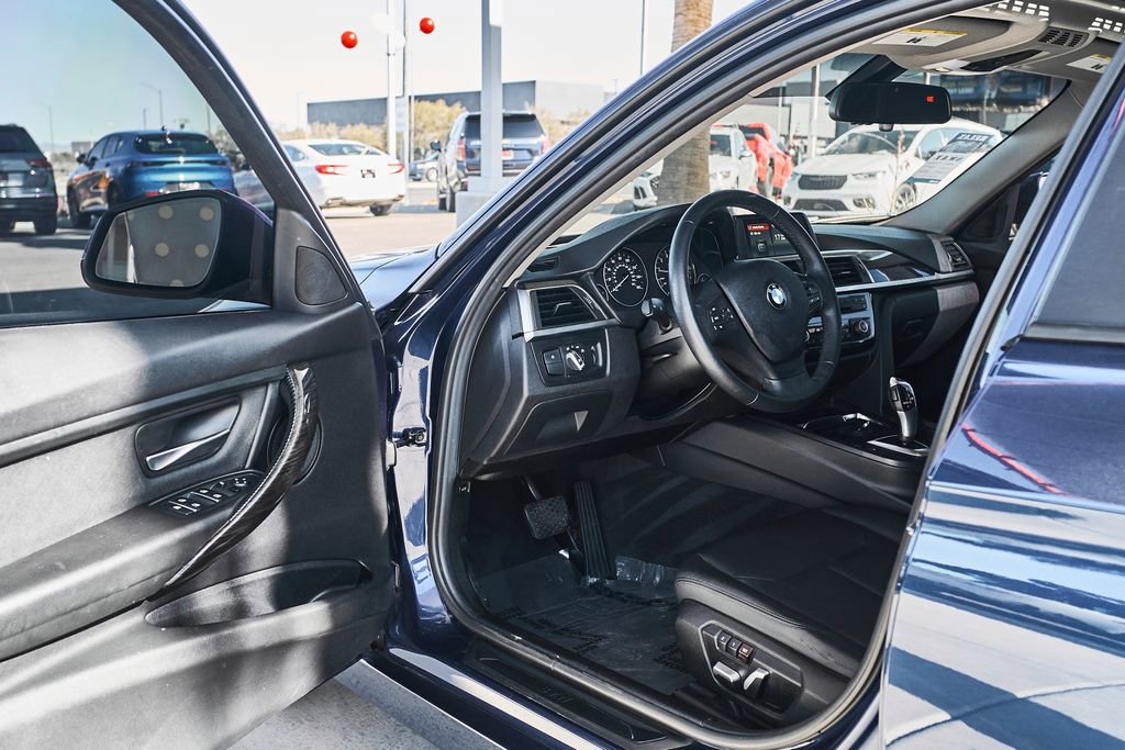 Used 2018 BMW 320i Sedan image 17