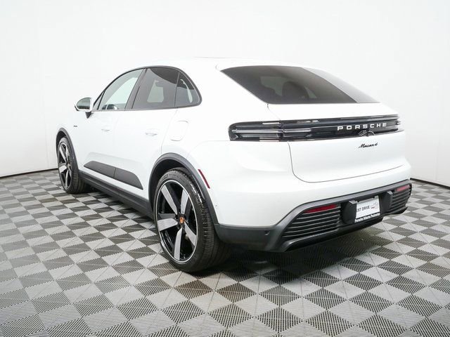 New 2026 Porsche Macan 4 Electric image 3