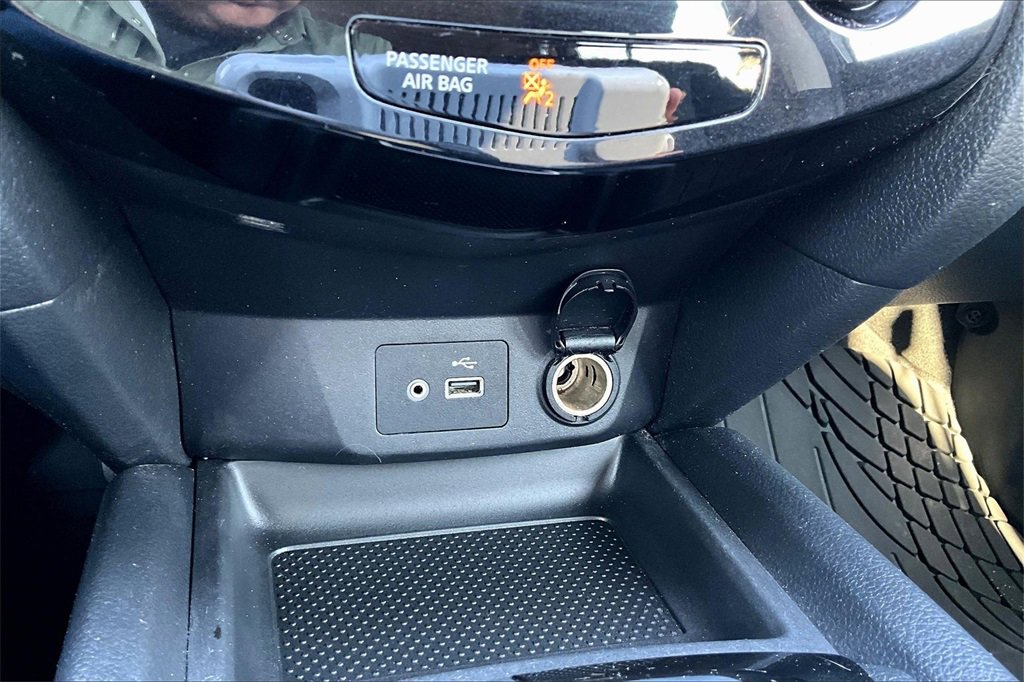 Used 2019 Nissan Rogue SV image 32