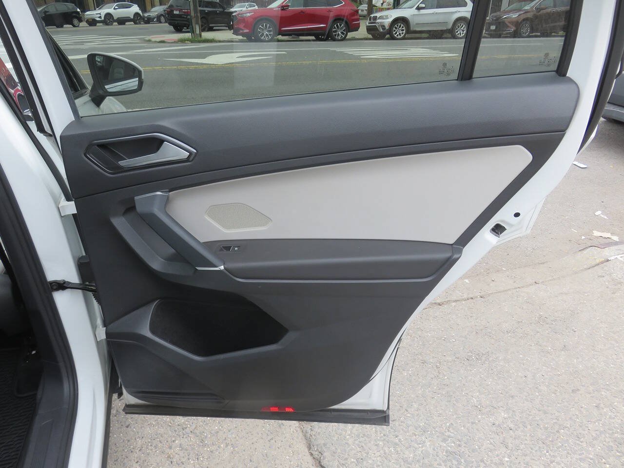 Used 2018 Volkswagen Tiguan SEL Premium AWD/4WD image 29