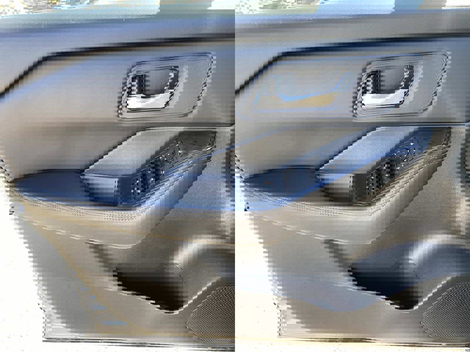 Used 2024 Nissan Rogue SV image 23