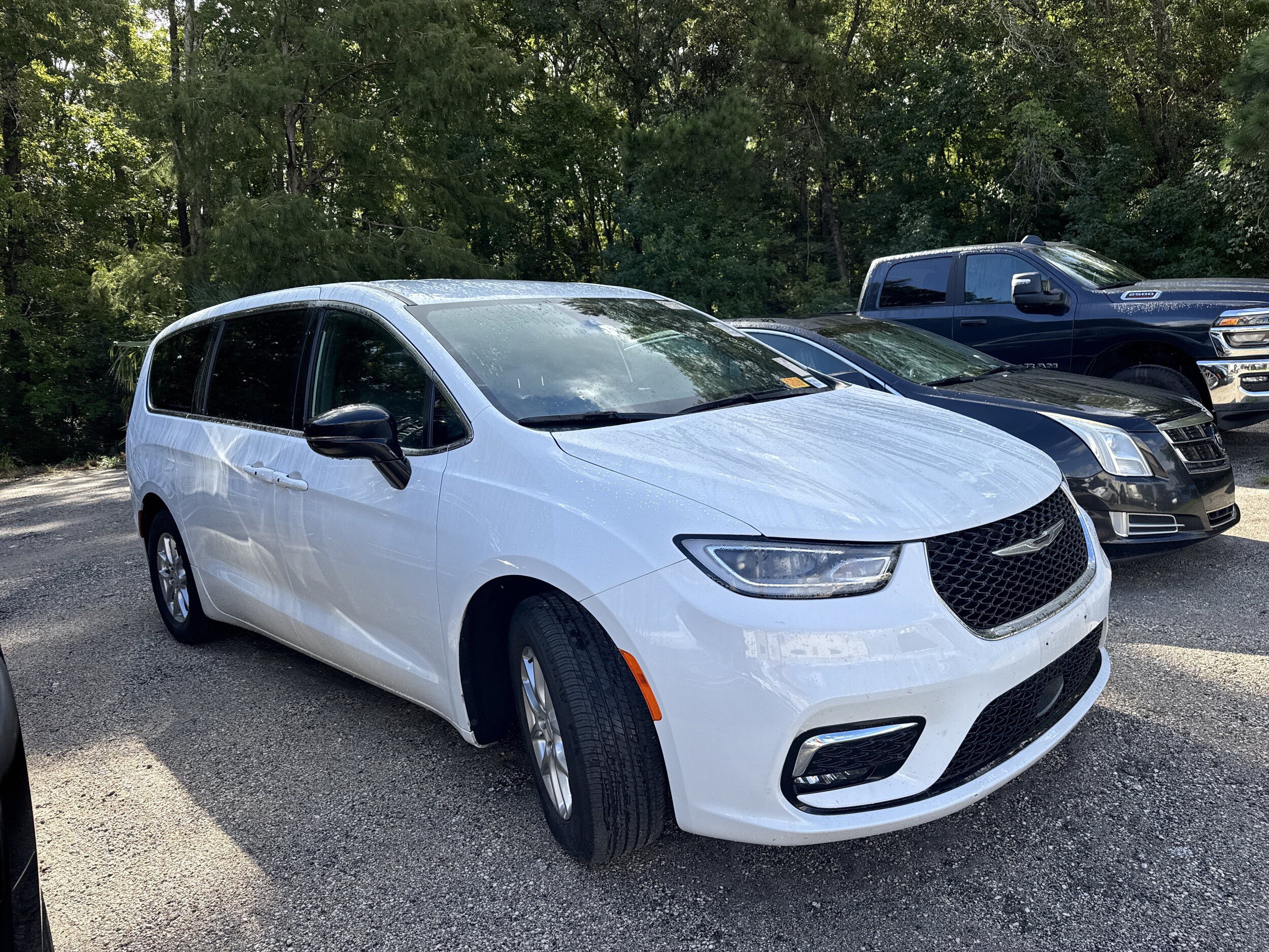 Used 2026 Chrysler Pacifica Select FWD image 4